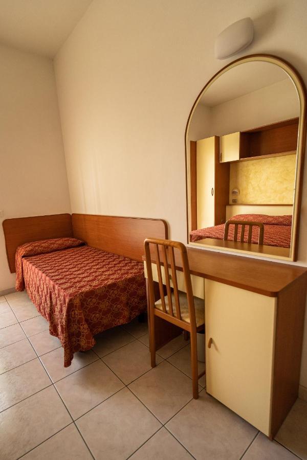 קרביה Hotel Zanella מראה חיצוני תמונה