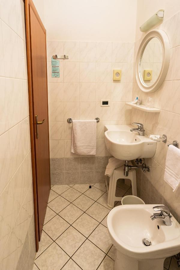 קרביה Hotel Zanella מראה חיצוני תמונה