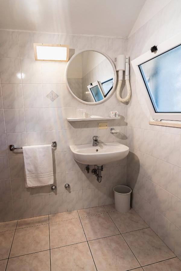 קרביה Hotel Zanella מראה חיצוני תמונה
