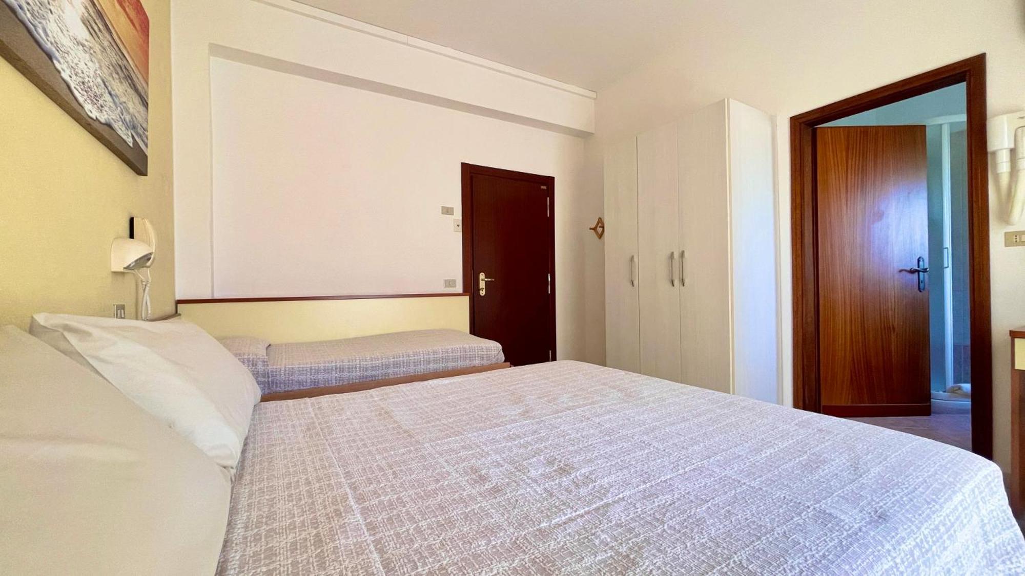 קרביה Hotel Zanella מראה חיצוני תמונה