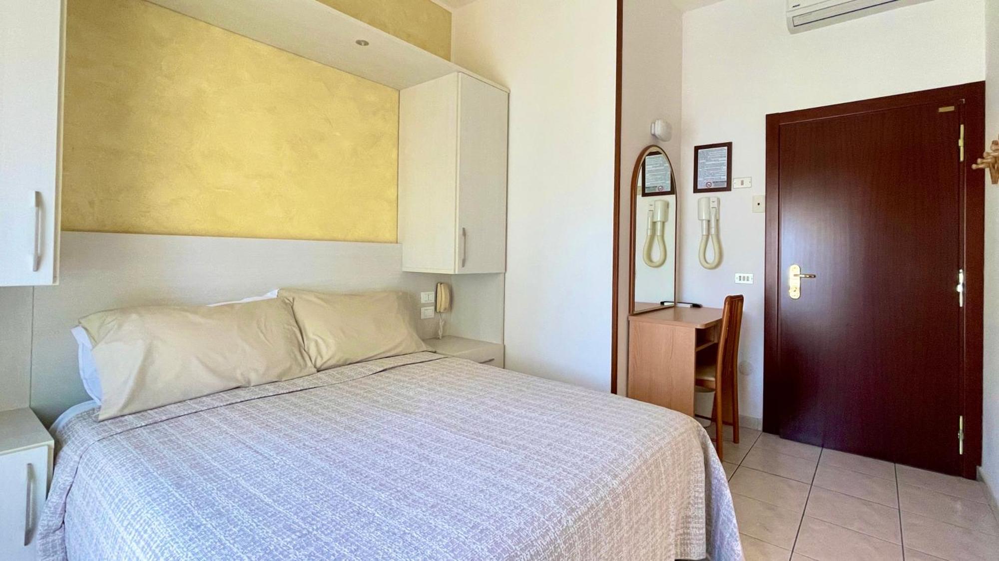 קרביה Hotel Zanella מראה חיצוני תמונה